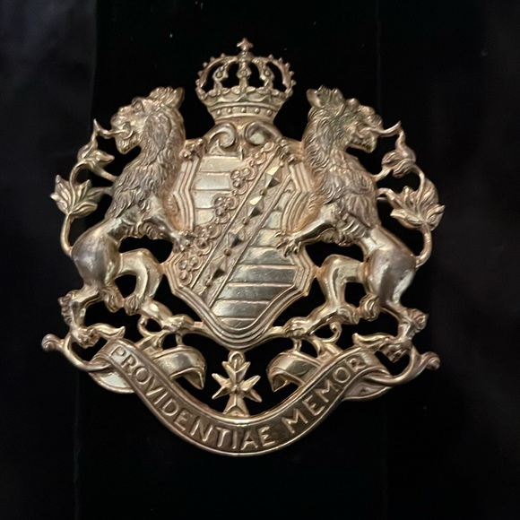 Vintage 1950’s MIRIAM HASKELL Coat of Arms Brooch - Picture 1 of 2